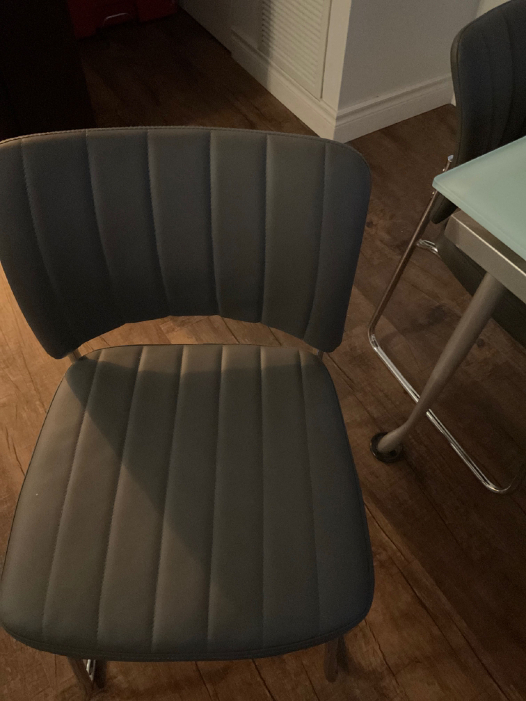 Dining table and 4 chairs - photo 4