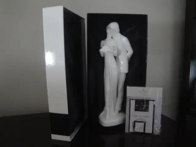 ROYAL DOULTON FIGURINES image indicator(9)