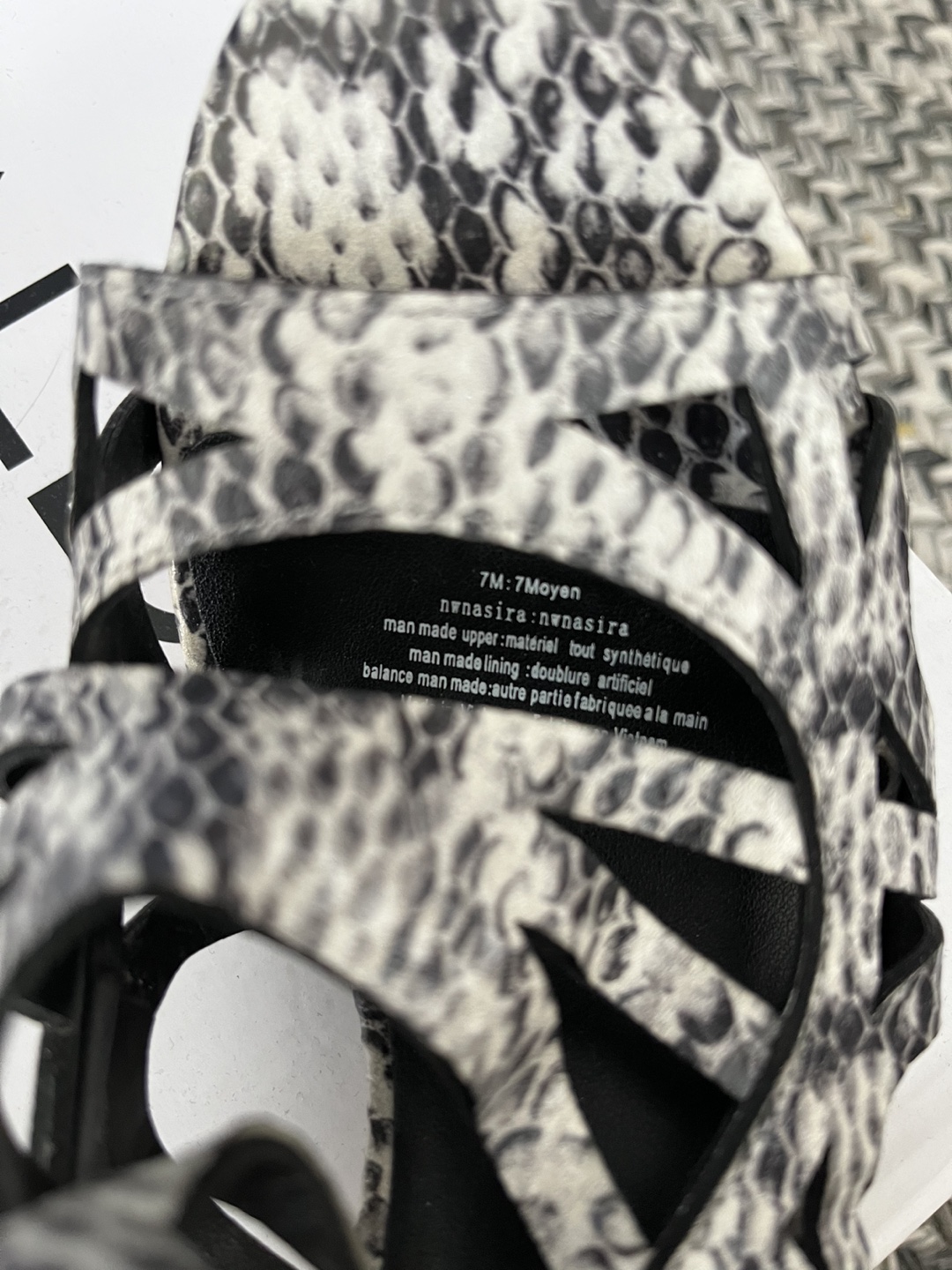 Snake skin toned heel image indicator(4)