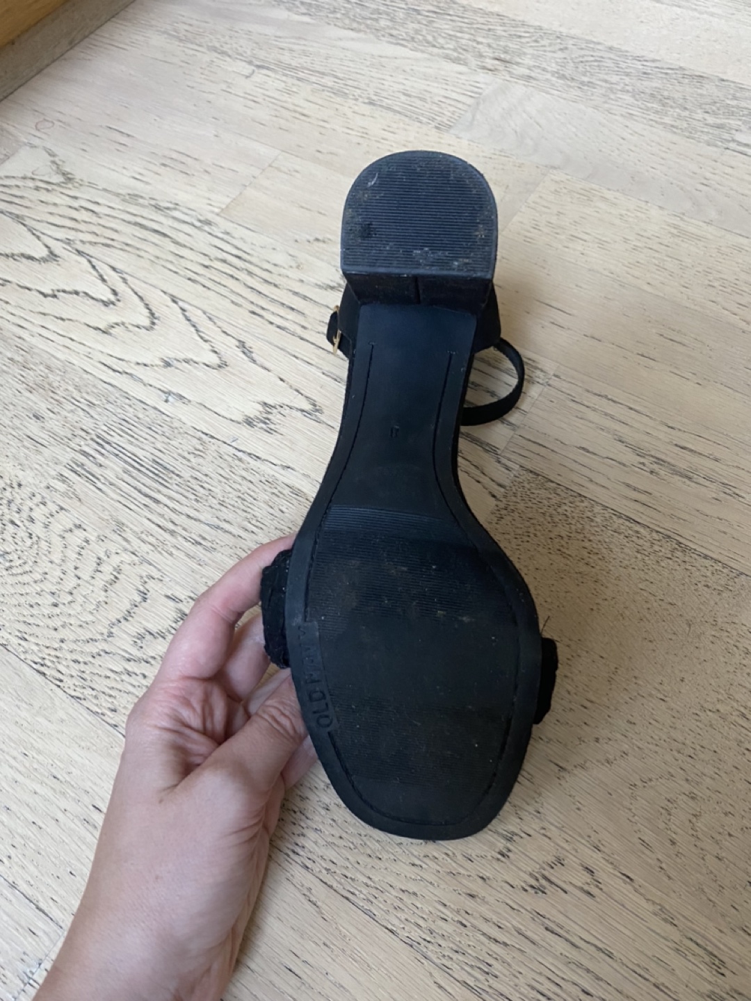 Elegant black sandals - photo 4