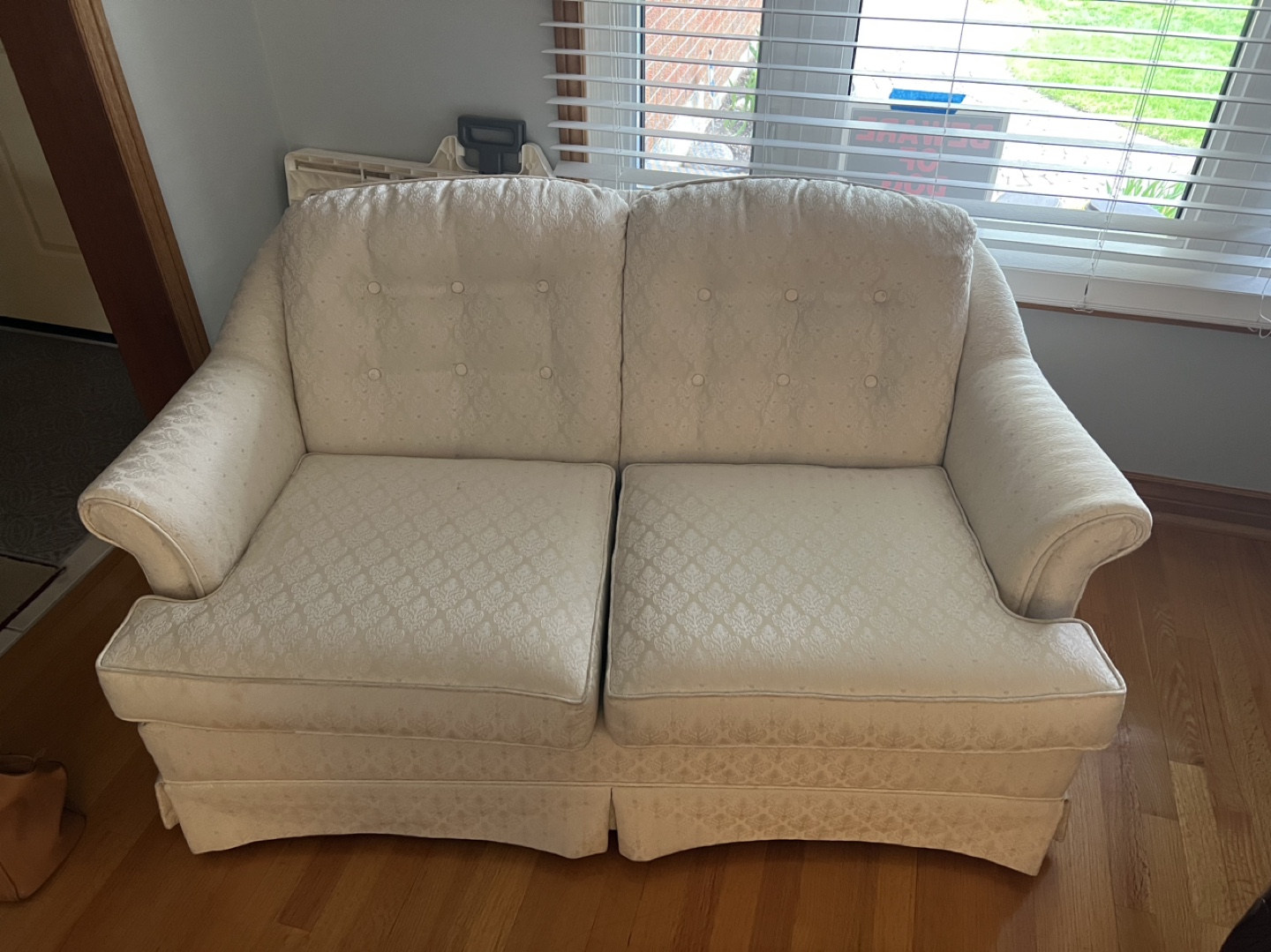 White Love Seat thumbnail