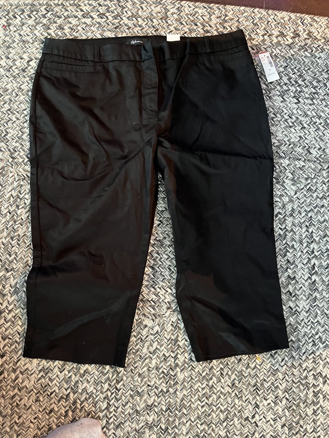 Black capri size 16 pants image indicator(3)