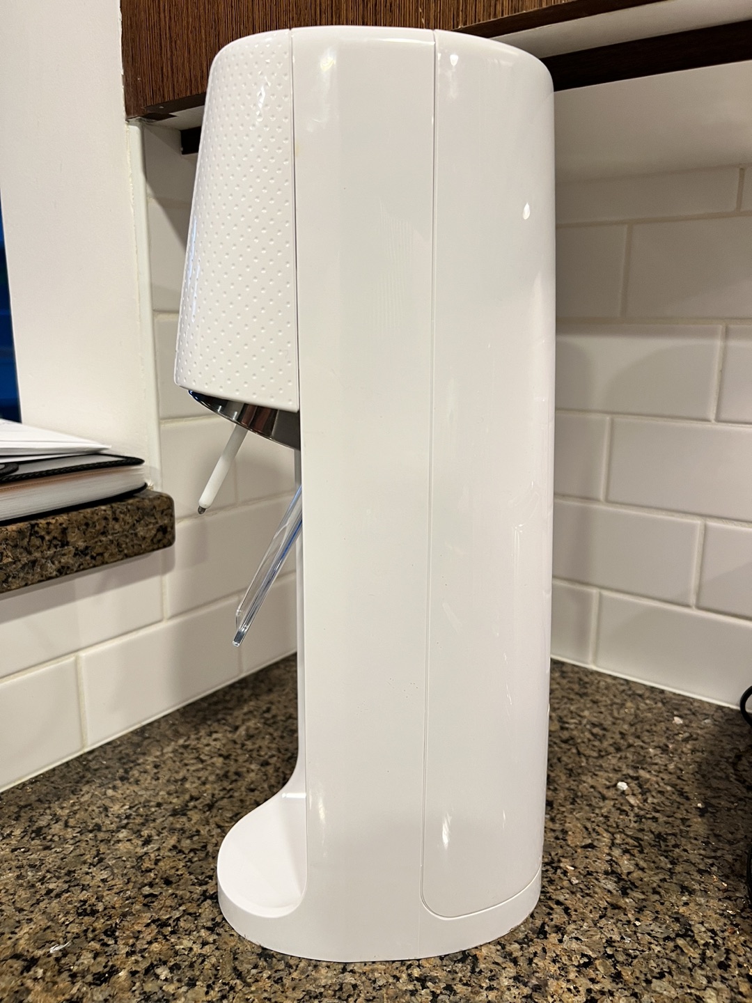 SodaStream FIZZI Sparkling Water Maker in White & 1L bottle - photo 2