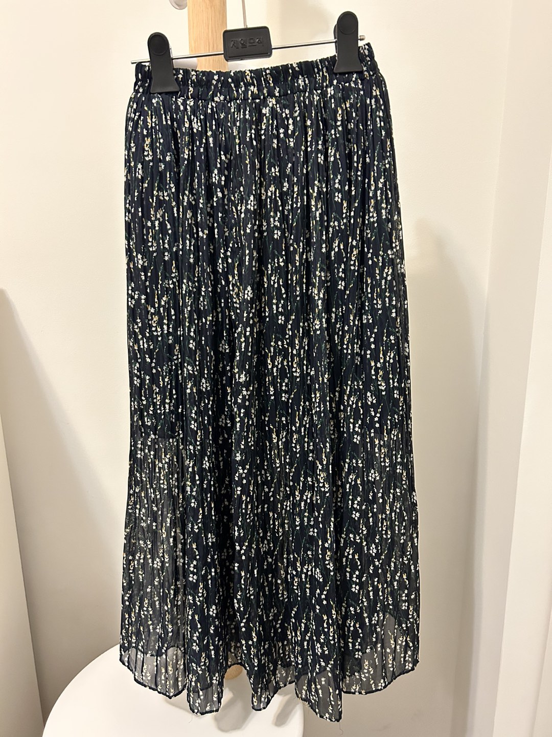 Oak and fort skirt thumbnail