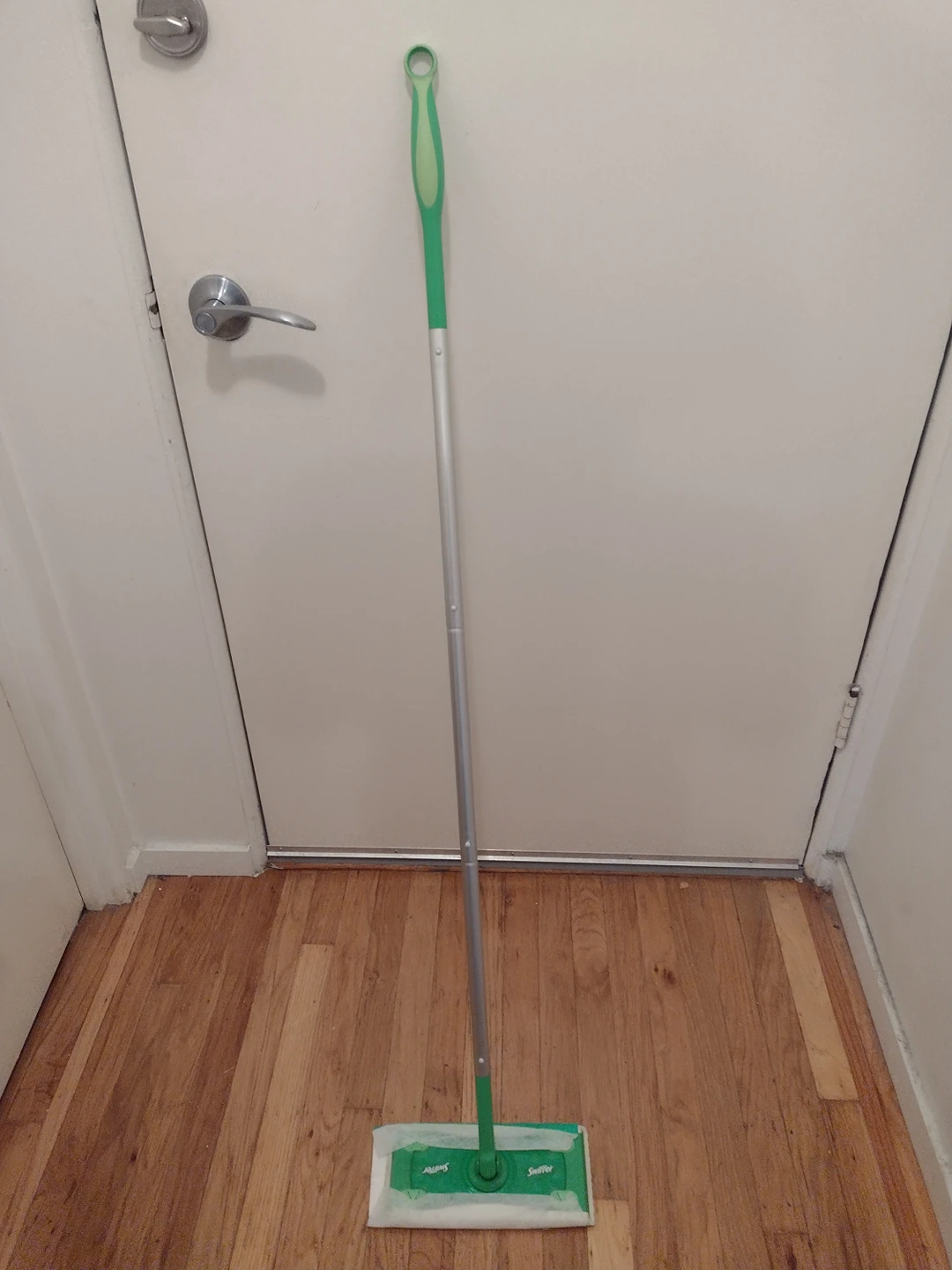 only basic Swiffer mop-clothes Not included