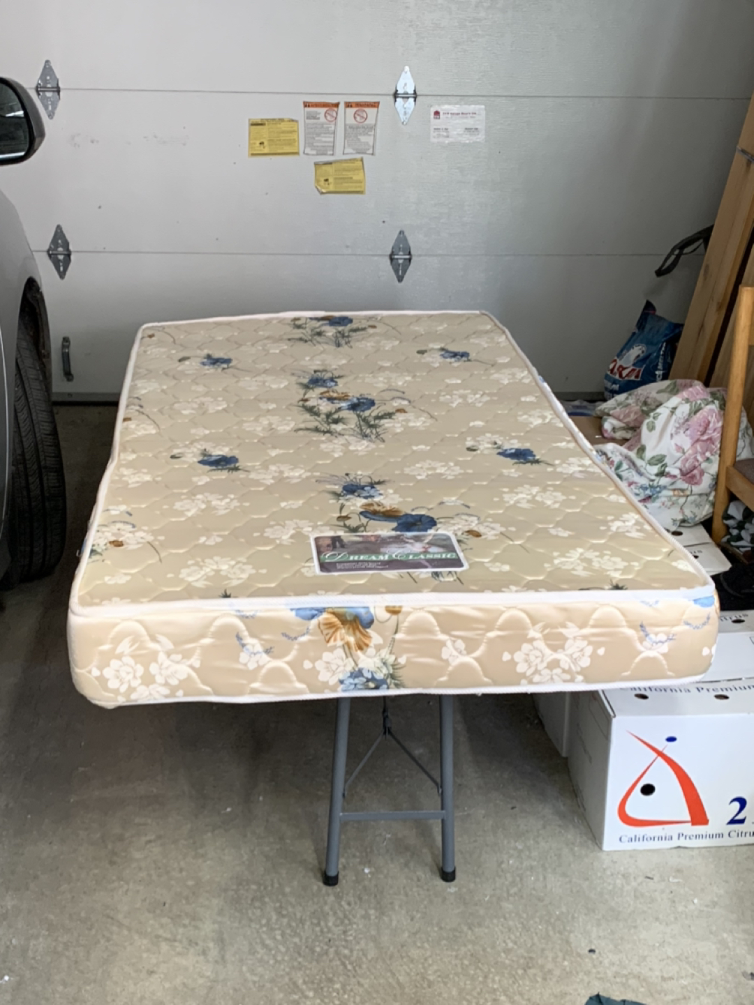 Pine wood bed frame and mattress(twin sized) - photo 4