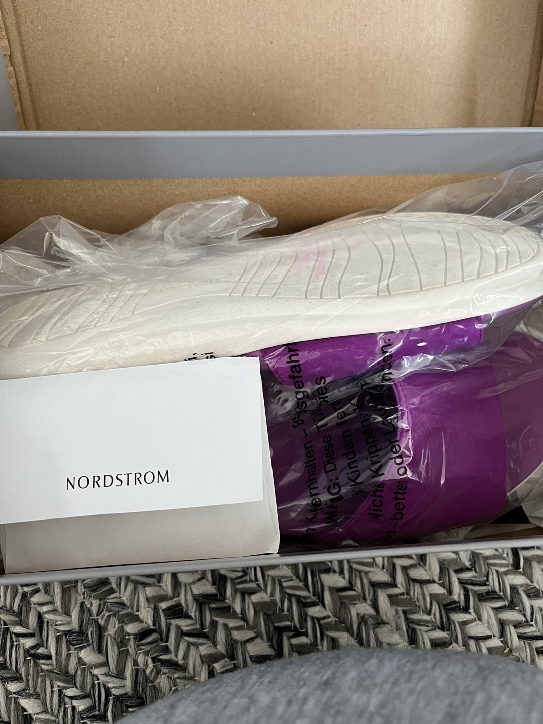 Bright purple slides image indicator(3)