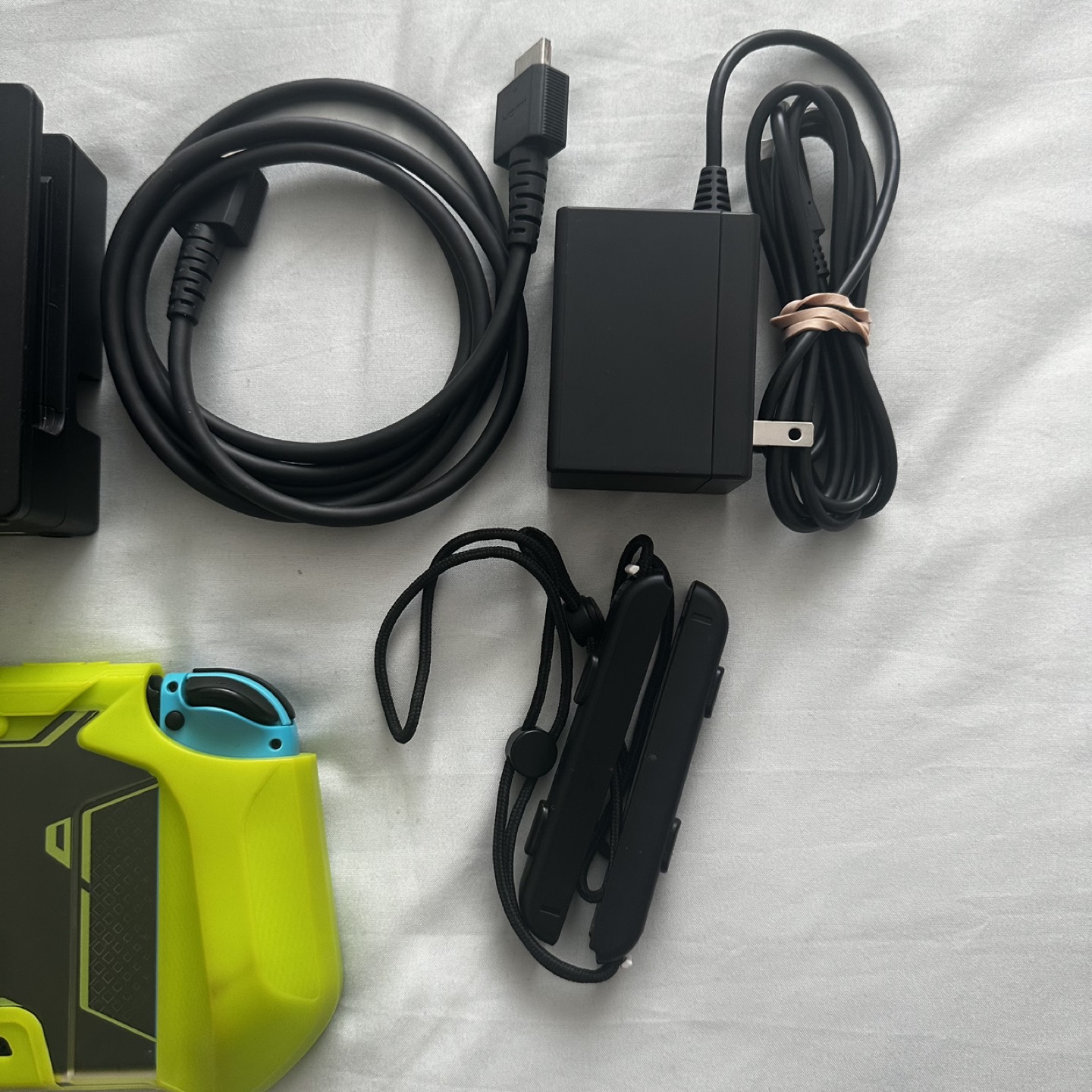 Nintendo Switch V2 slightly used/like new - photo 4