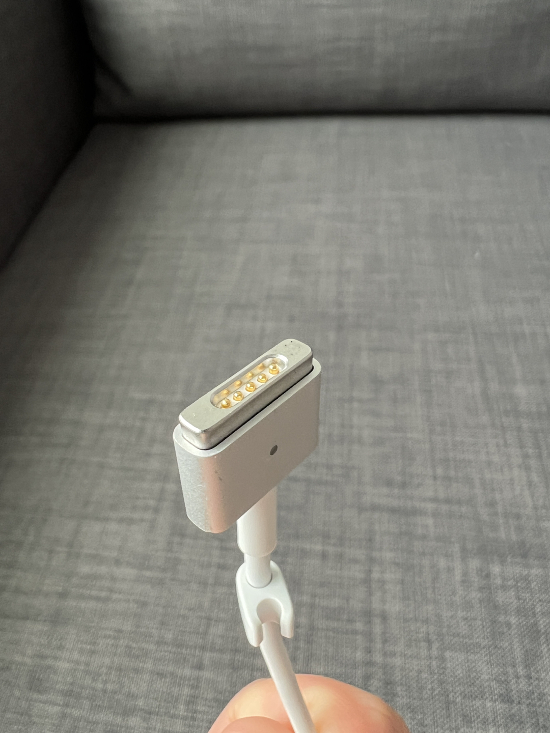 Apple 85W MagSafe 2 Power Adapter - photo 2
