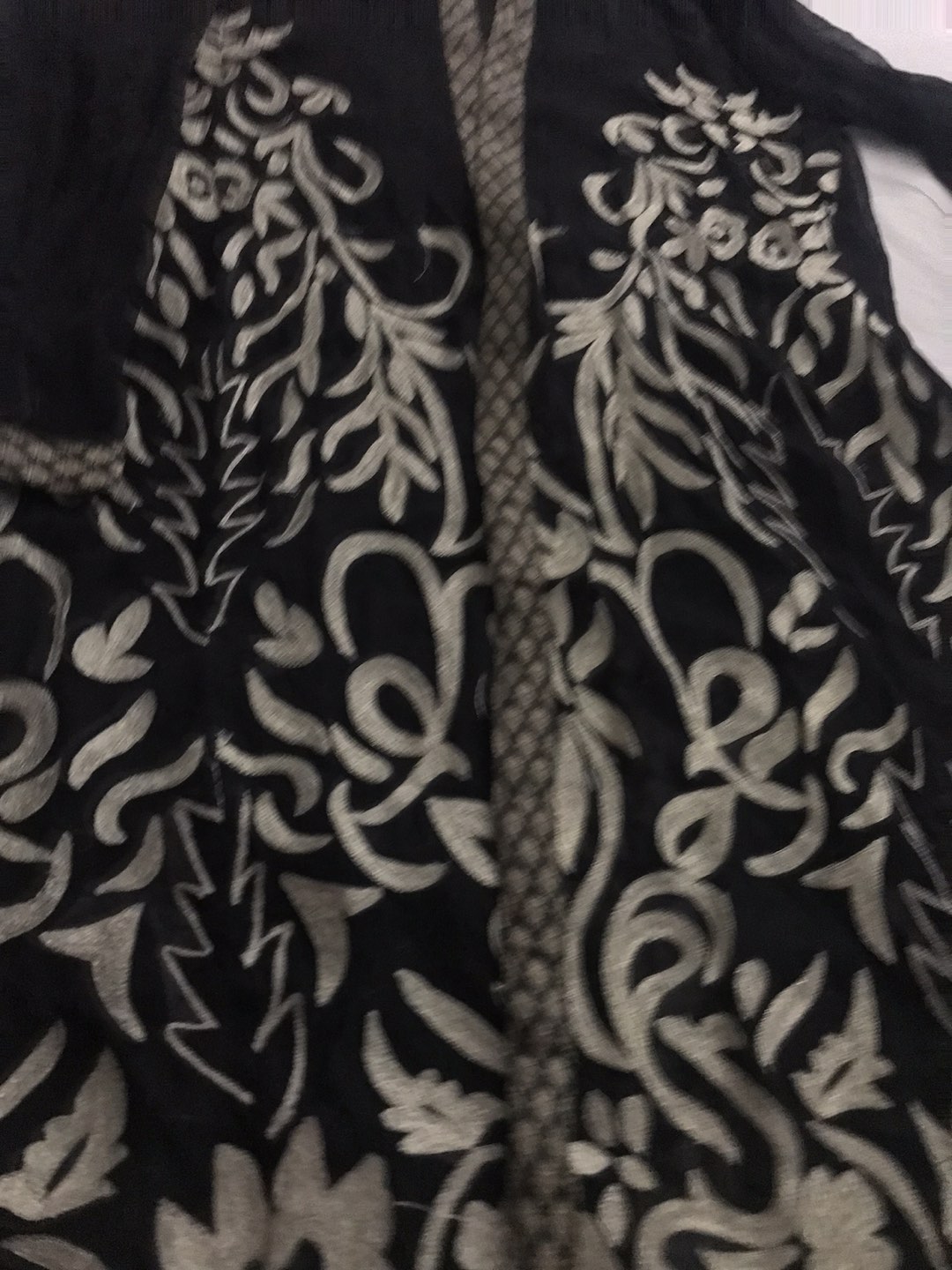 Beautiful embroidered gown Size small/young girl size - photo 4