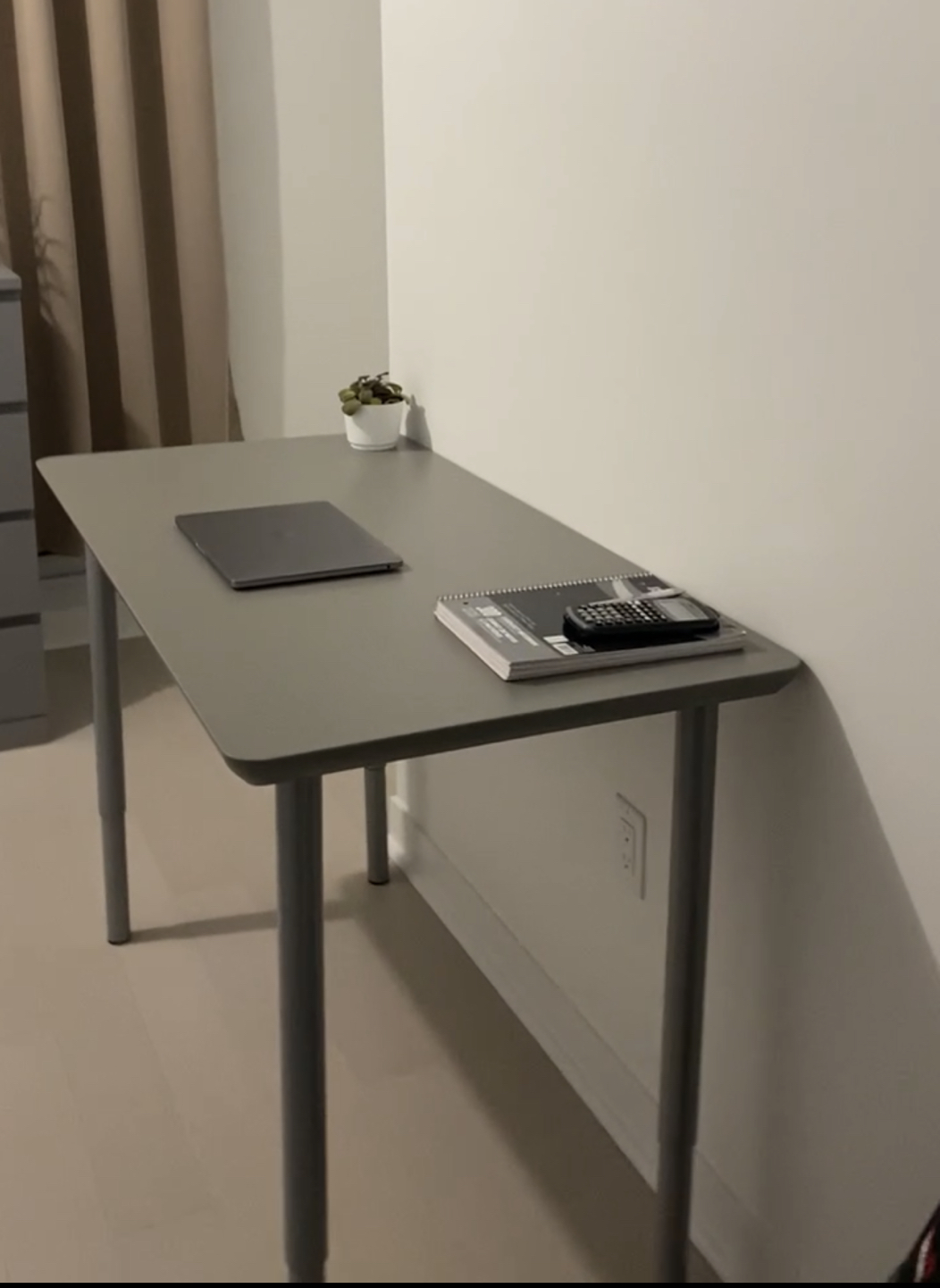 Desk - photo 4