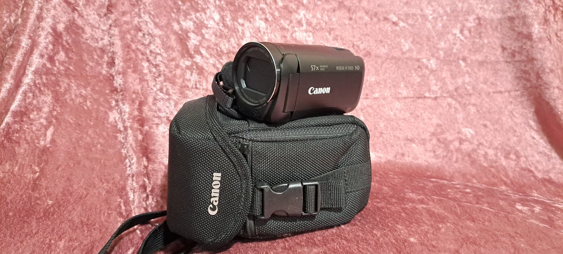 Cannon Vixia HF R800 HD - barely used - just like new - photo 4
