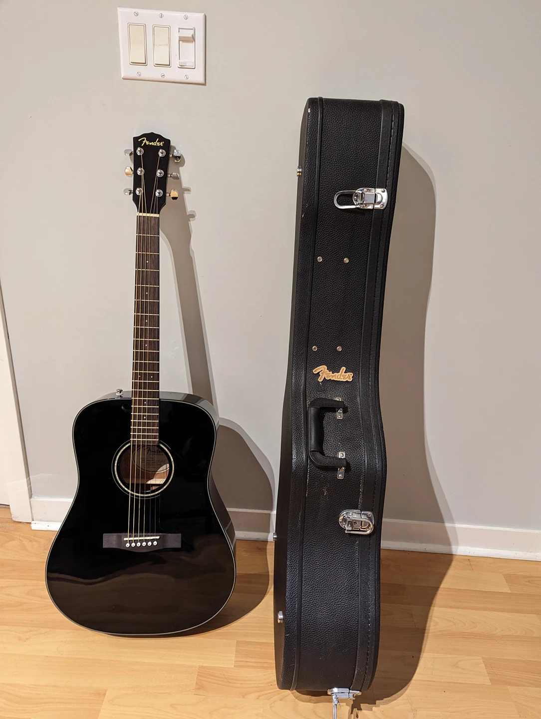 Fender dreadnought acoustic guitar + hard case