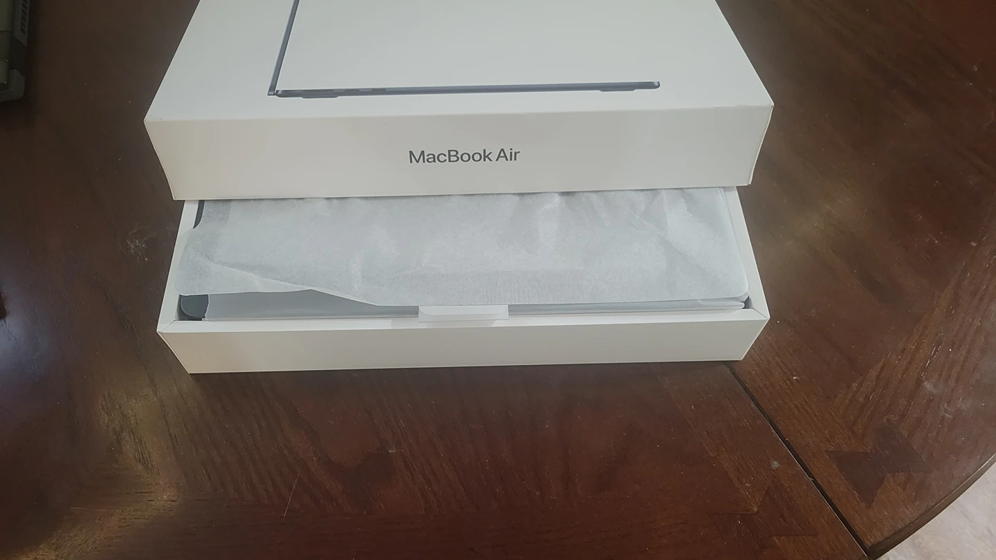 Brand New 22 Apple M2 MacBook Air - photo 3