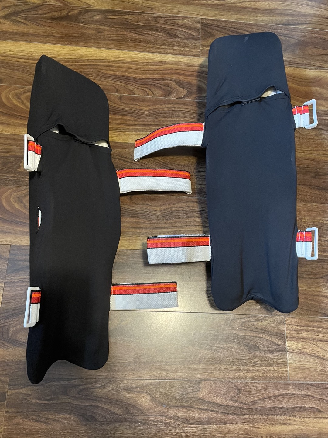 SS Aerolite Cricket Batting Pad with black pad cover image indicator(4)