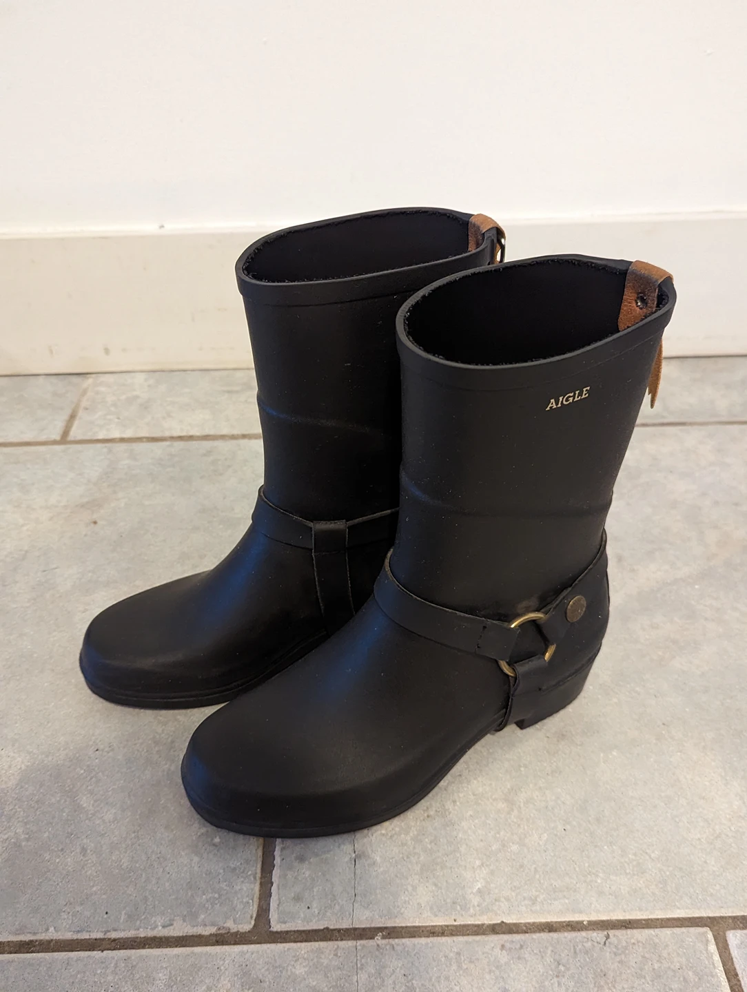 Rain boots Size 7-7.5 thumbnail