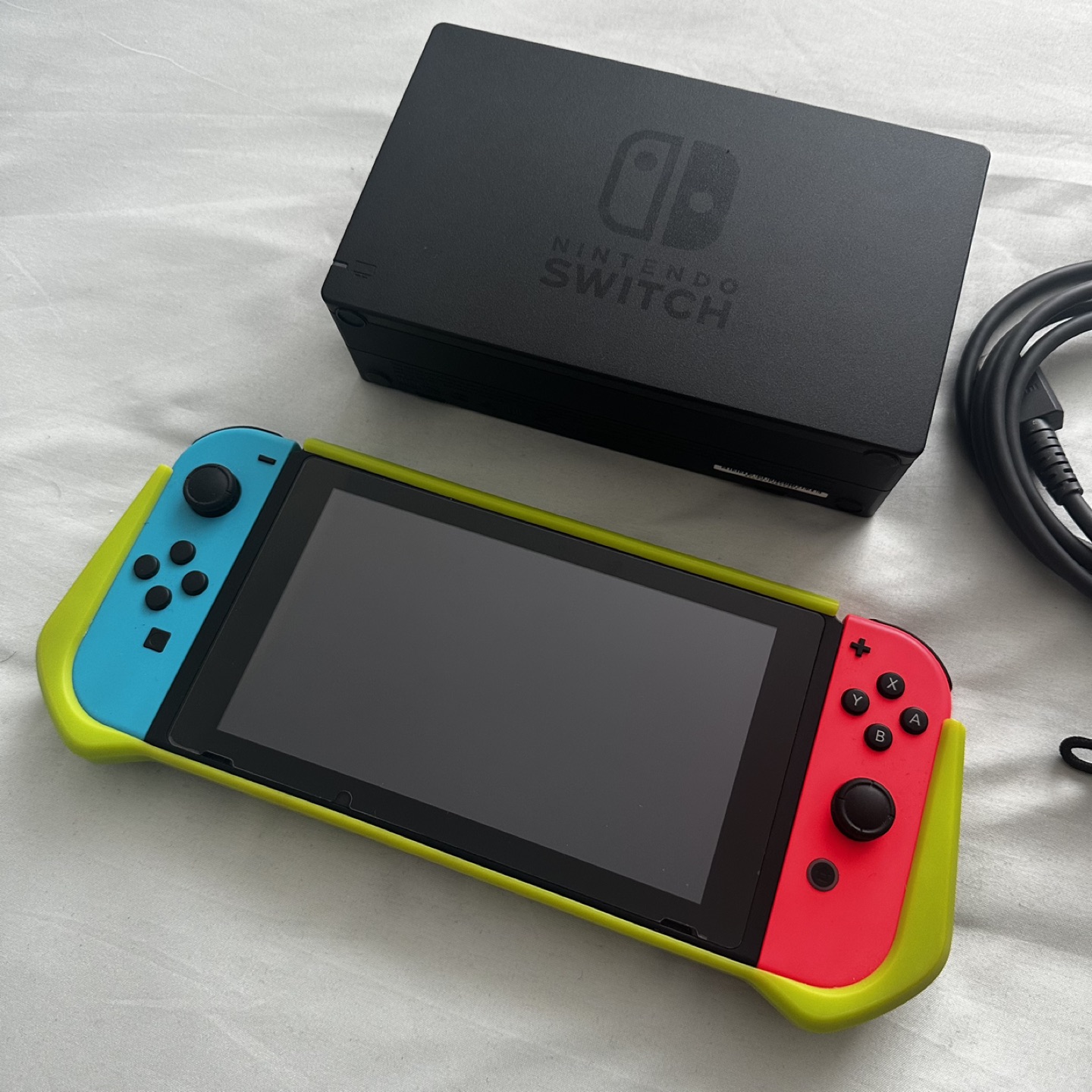 Nintendo Switch V2 slightly used/like new - photo 3