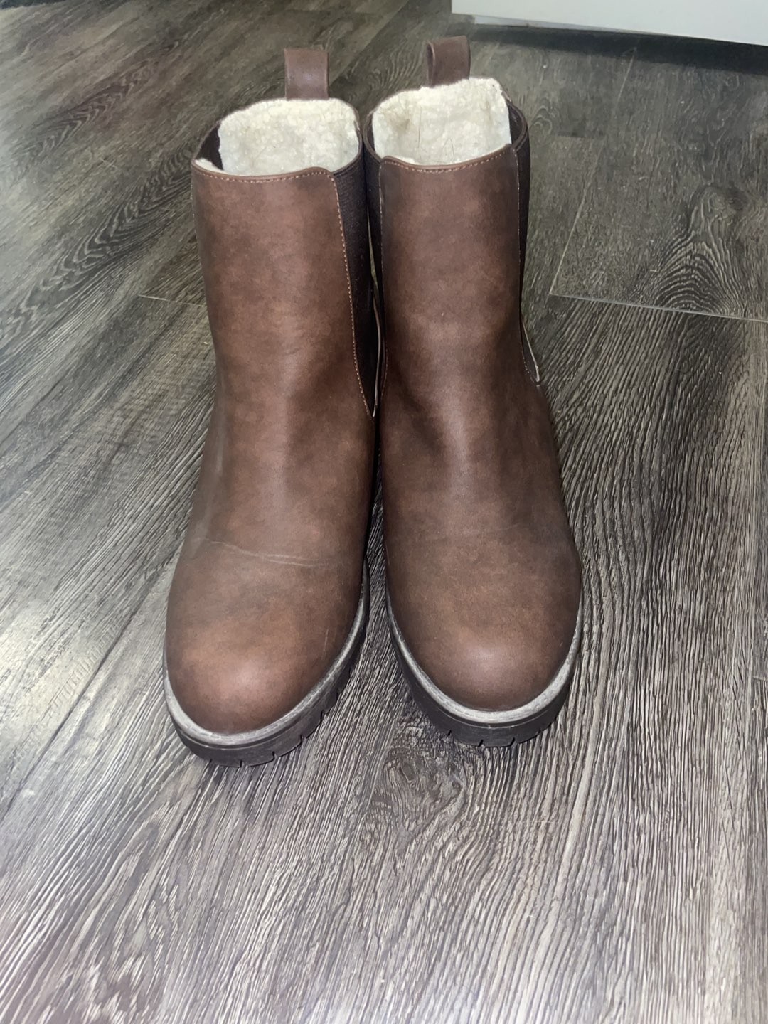 Brown winter boots image indicator(3)