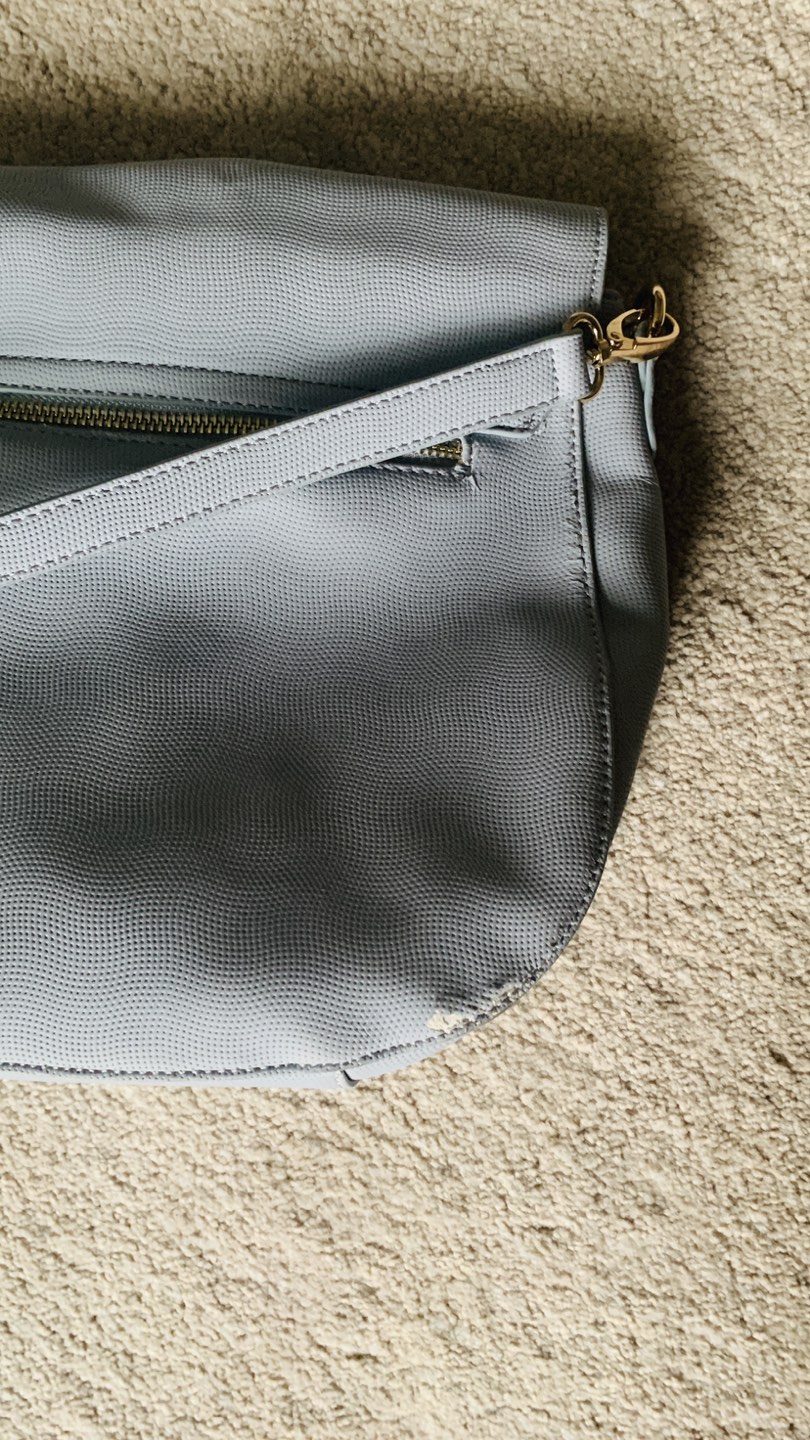 Van Heusen vanity bag image indicator(4)
