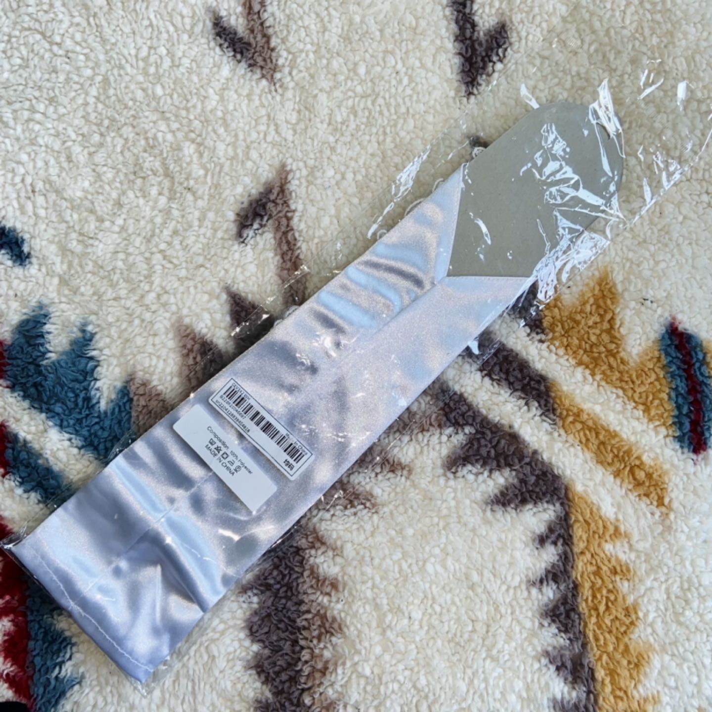 Satin Floral Embroidery Bridal Gloves image indicator(4)