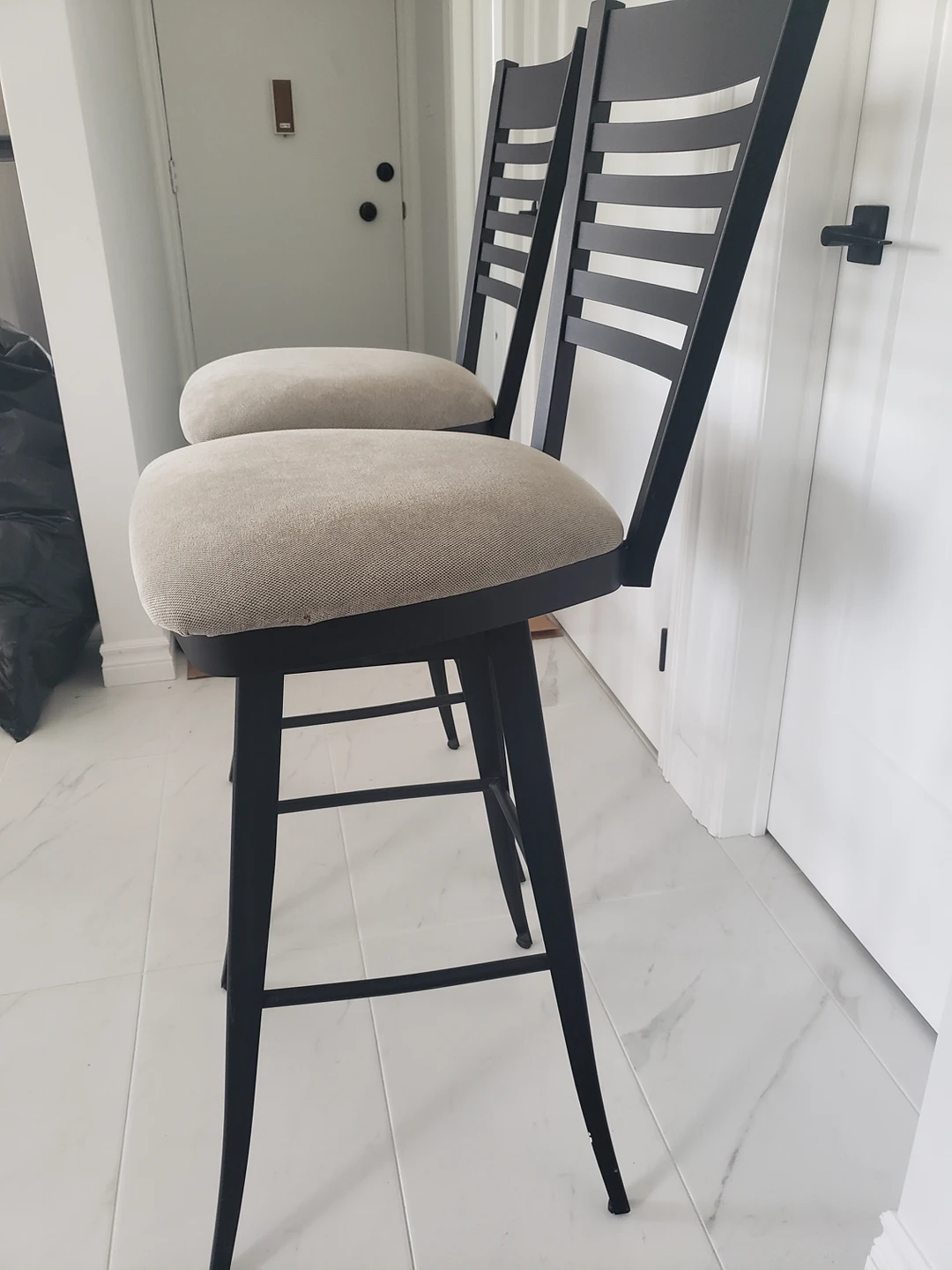 Bar height stools - photo 3