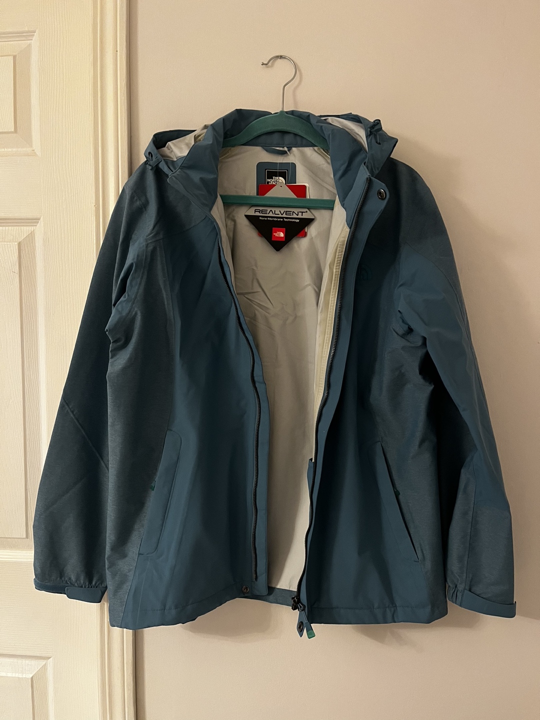 BNWT The North Face Windbreaker thumbnail