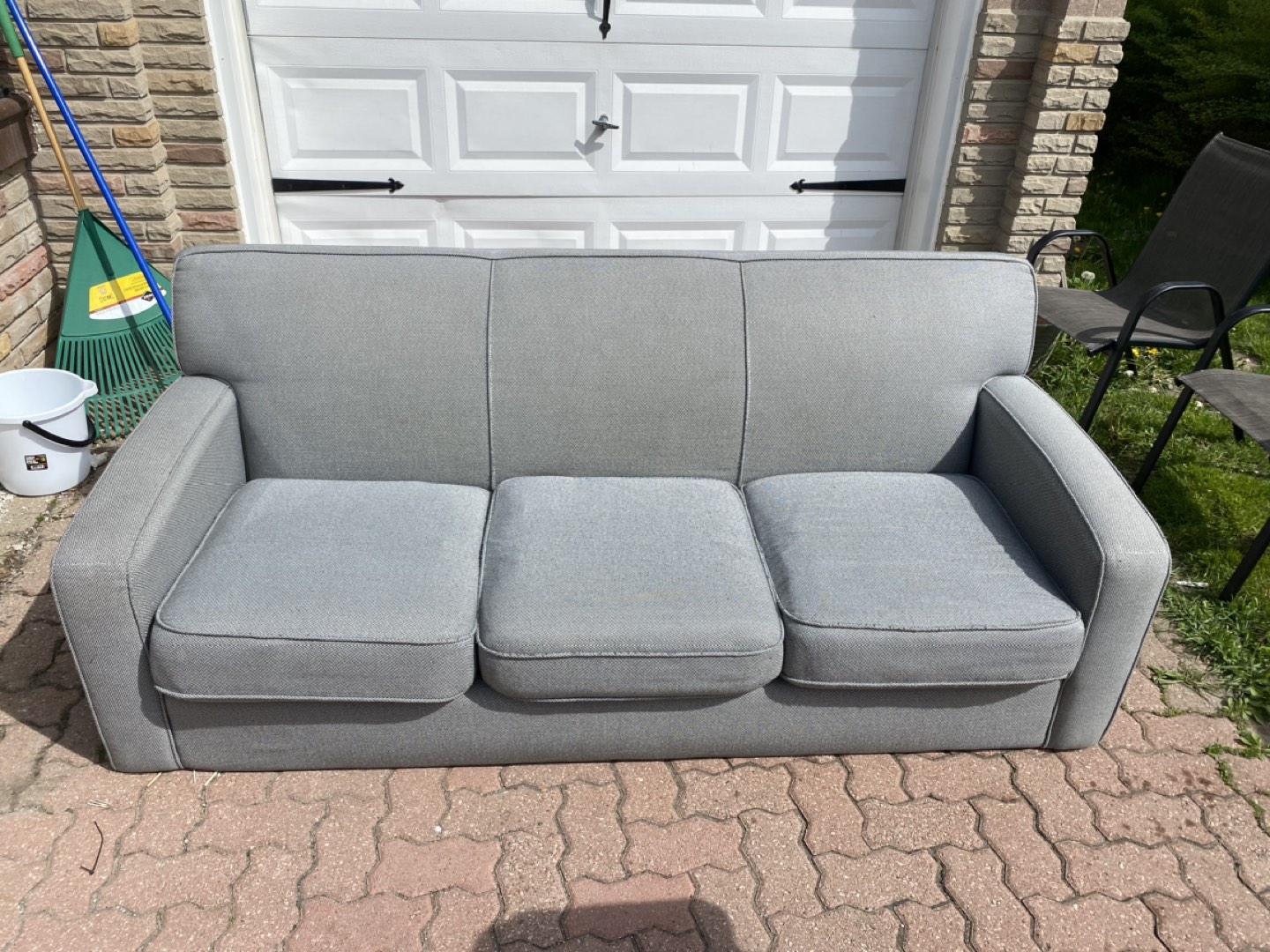 Gray Sofa - Excellent condition, Pet-Free and Non-Smoking Home. - photo 2