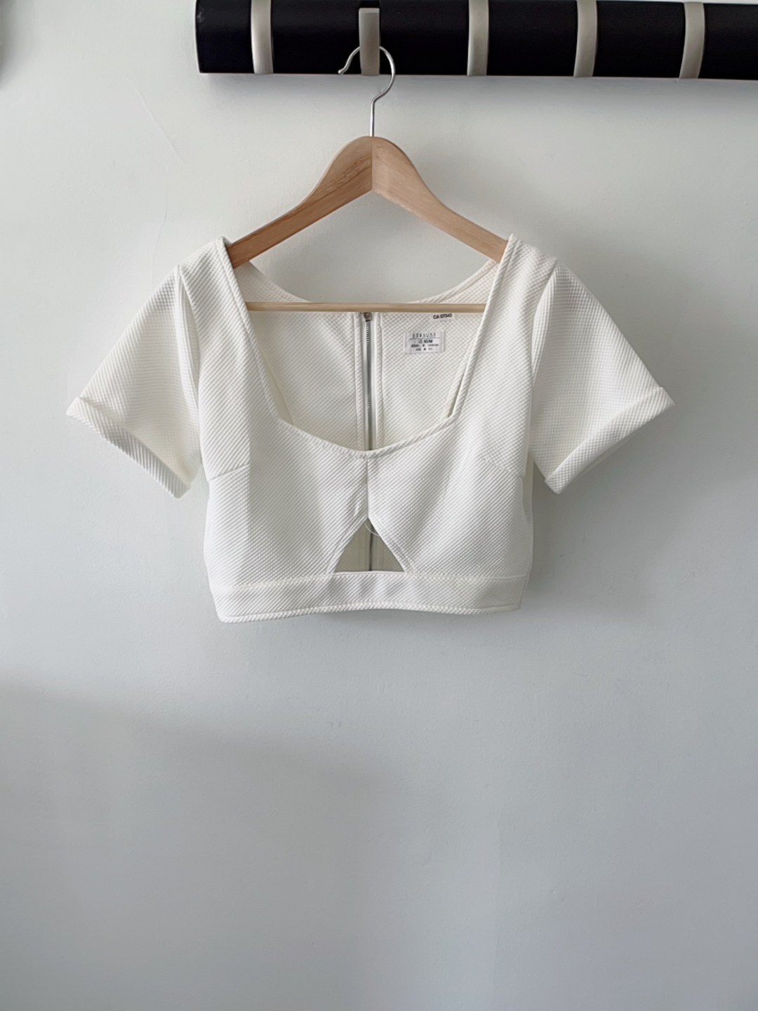 Runaway the Label crop top thumbnail