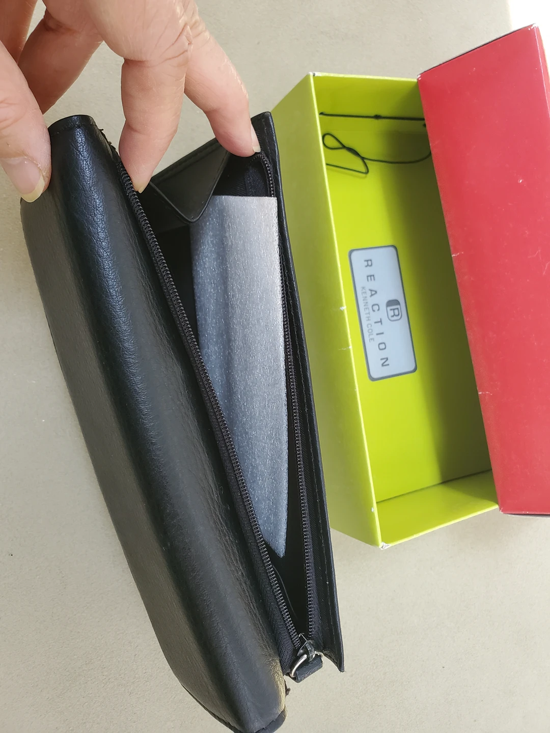 woman wallet image indicator(5)