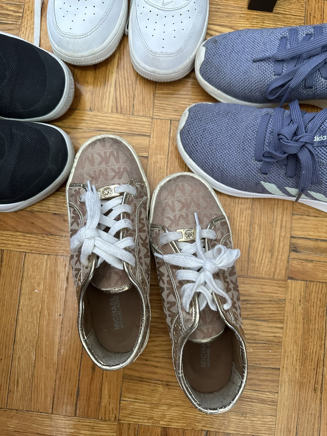 Kids shoes image indicator(3)