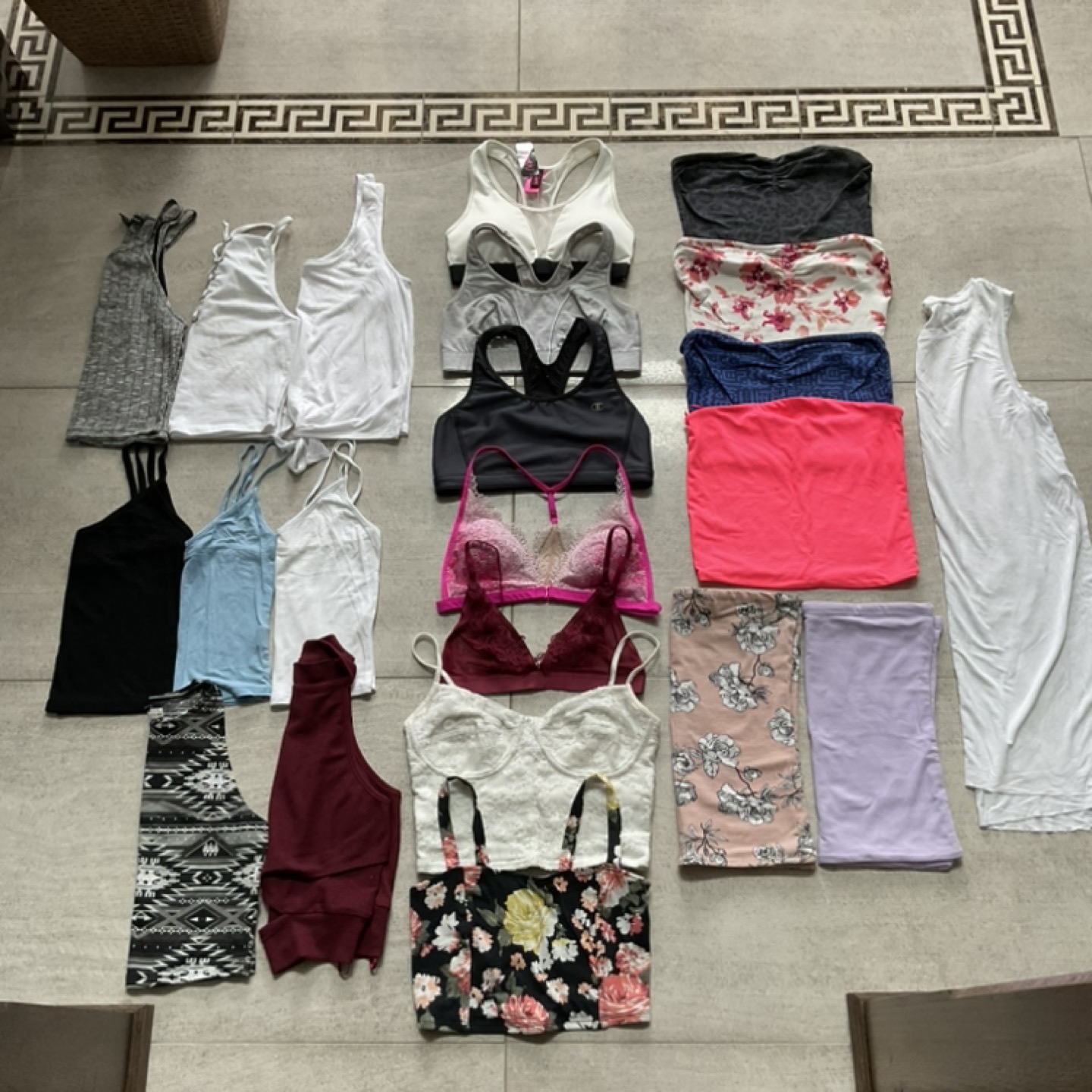☀️ XS/S LOT OF 22 TANK TOPS ☀️