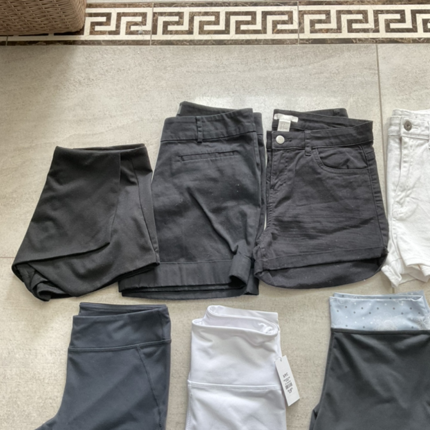 XS/S Summer Mixed Lot of 1️⃣7️⃣ pieces Women’s Shorts and Tops - photo 2
