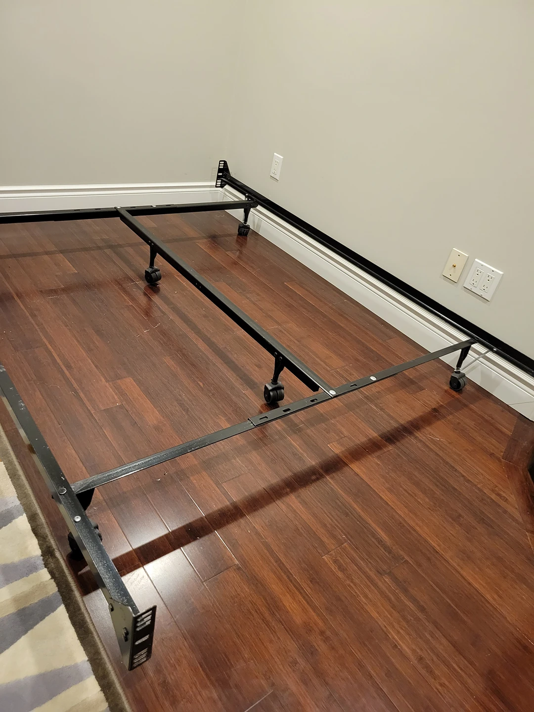 Metal bed frame