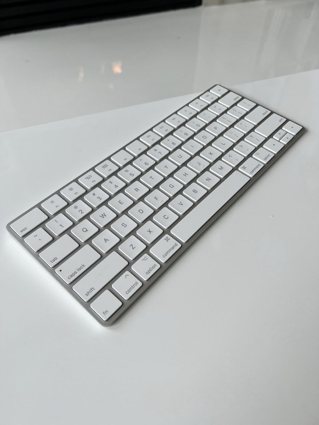 Apple Keyboard with lightning connector thumbnail