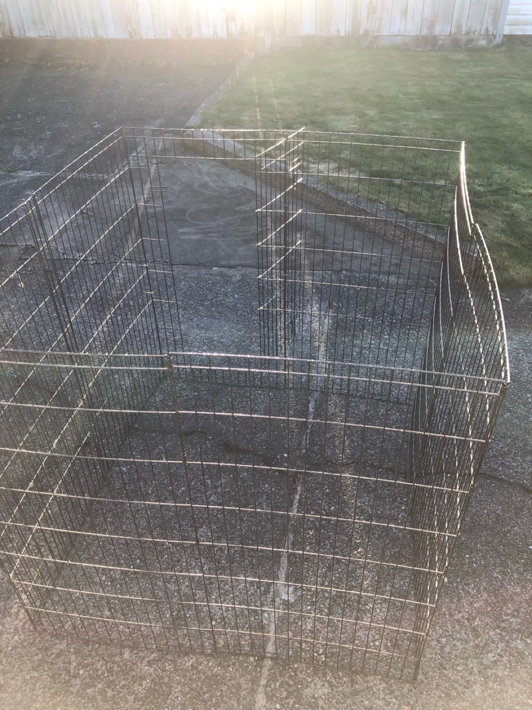 Large 8 Panel Metal Pet Play Pen Fence Multi-shape image indicator(4)