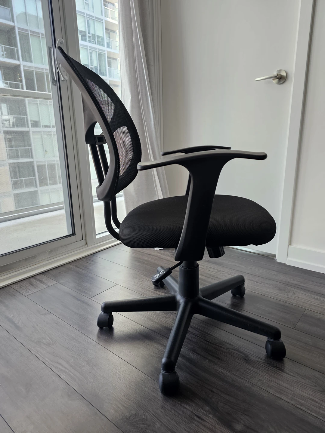 Desk Office Chair with Armrest (Amazon)'