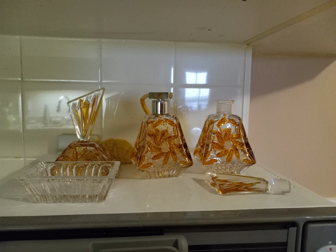 Vintage perfume bottle set image indicator(2)