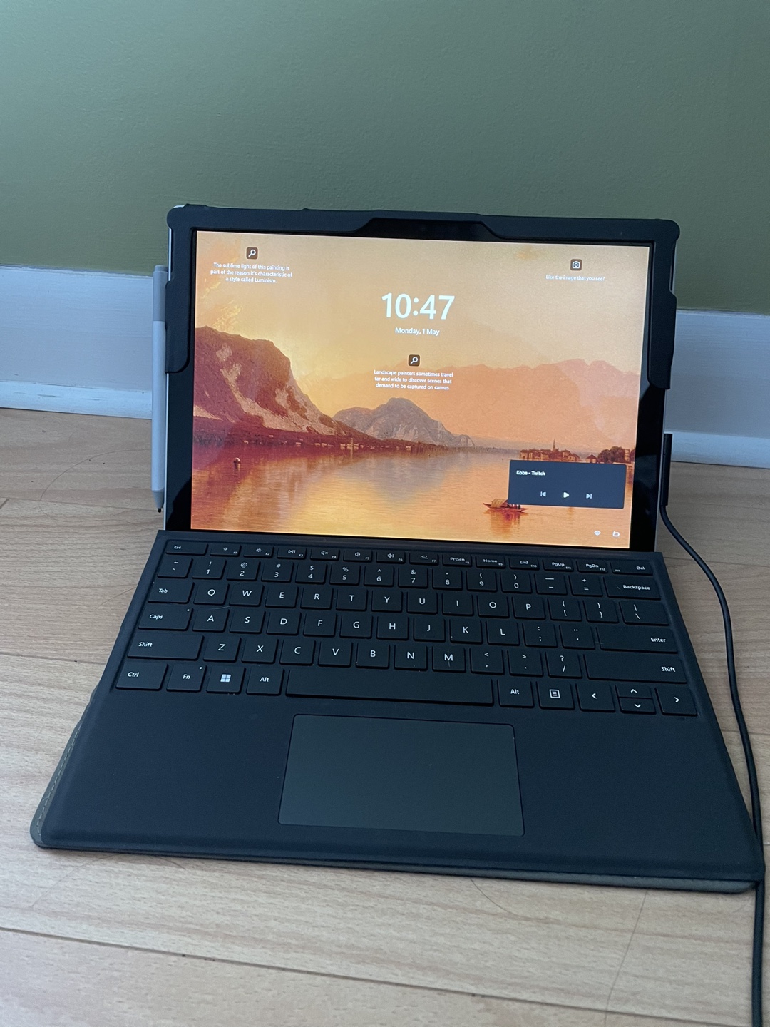 Microsoft Surface Pro 7 - 256 GB - Surface Pen, Keyboard, Case thumbnail