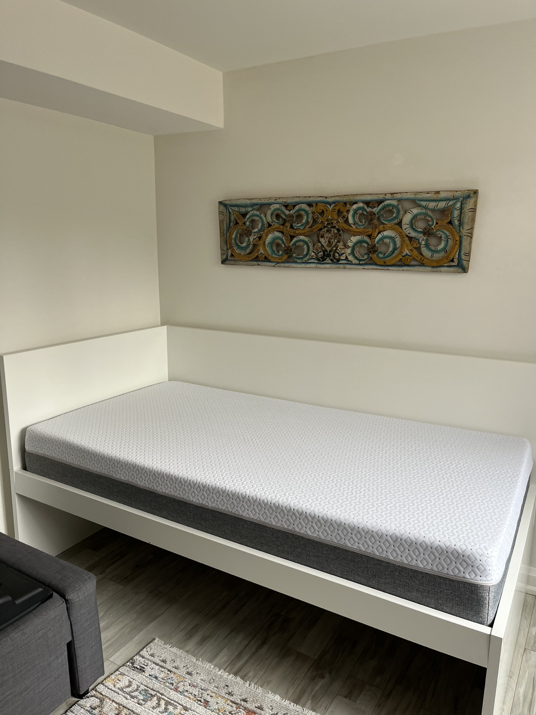 Endy twin size mattress, excellent condition.