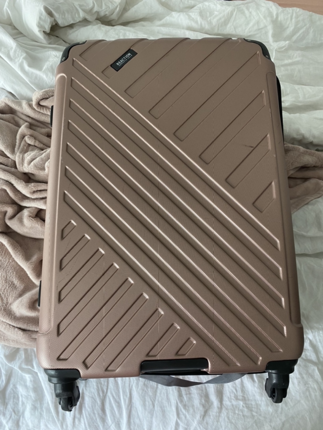 Large Kenneth Cole suitcase thumbnail