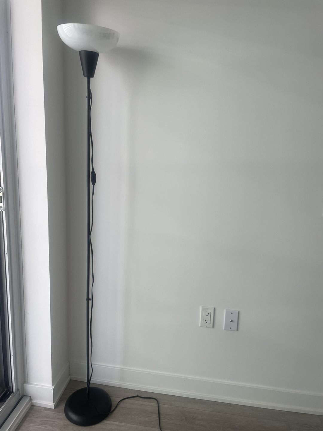 Floor lamp $10 - photo 2