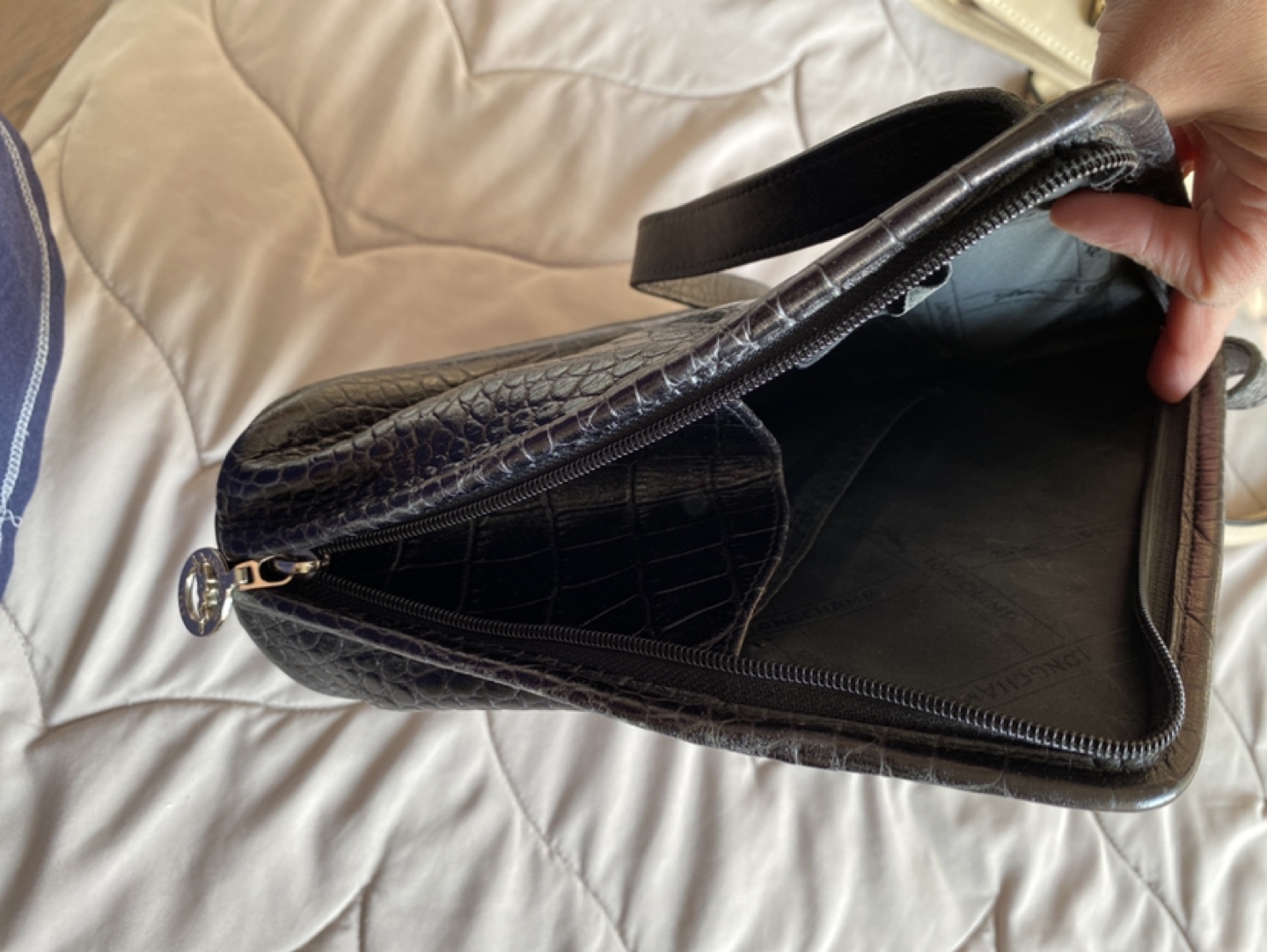 Black purse image indicator(3)