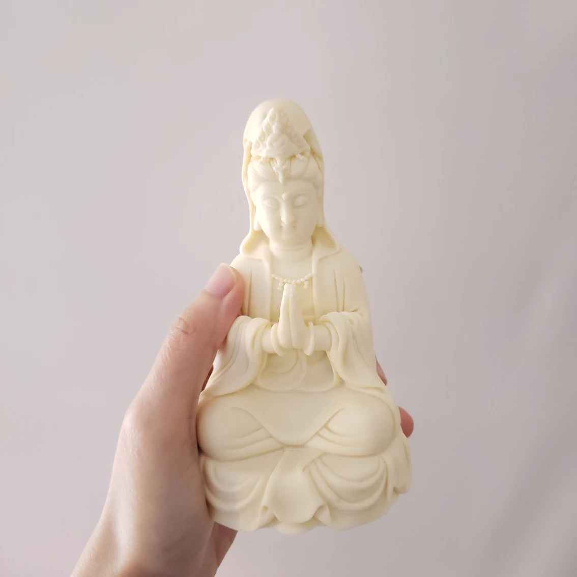 Corozo nut / tagua nut Guanyin statue with red cloth - photo 2