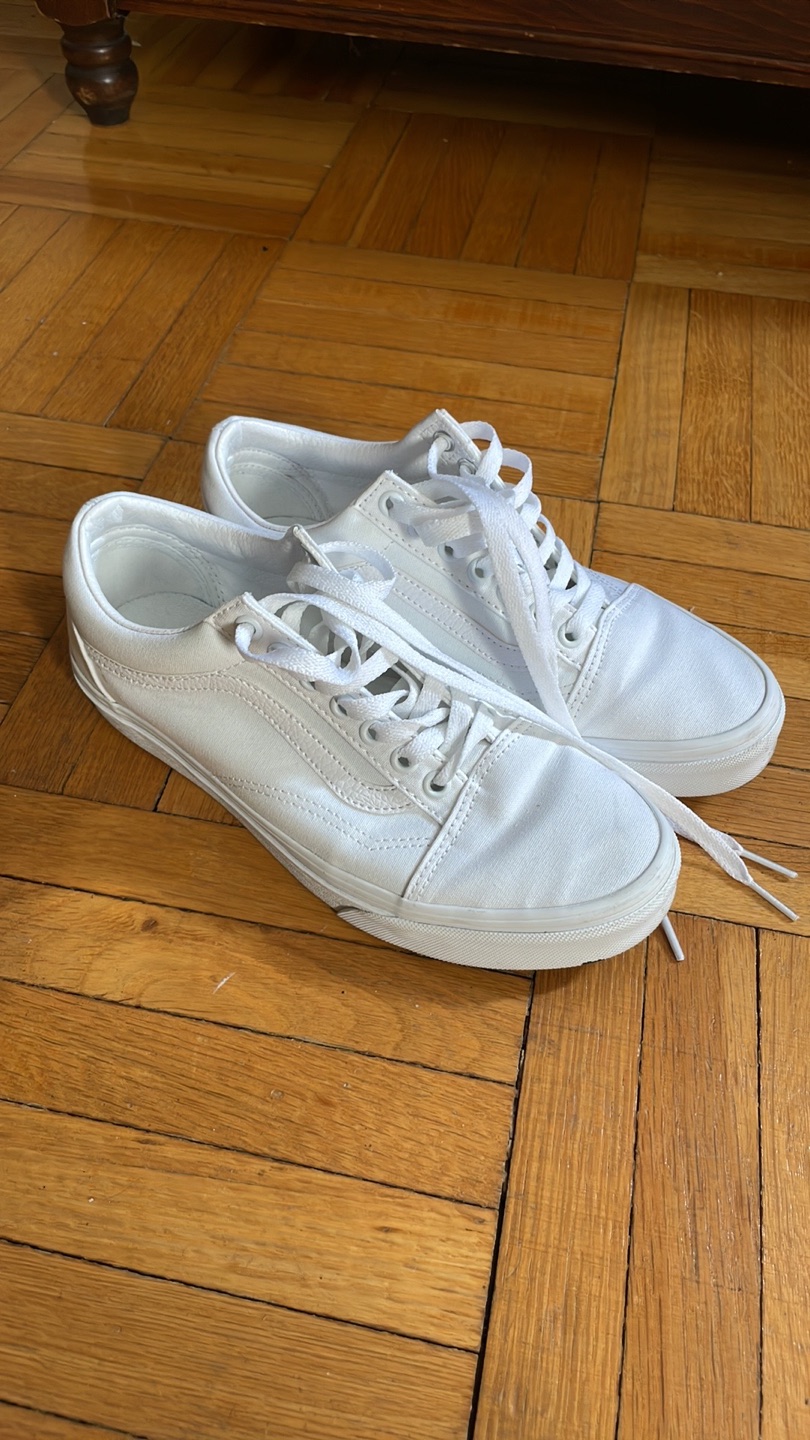 Old Skool White Women’s Vans Sneakers Size 8 thumbnail