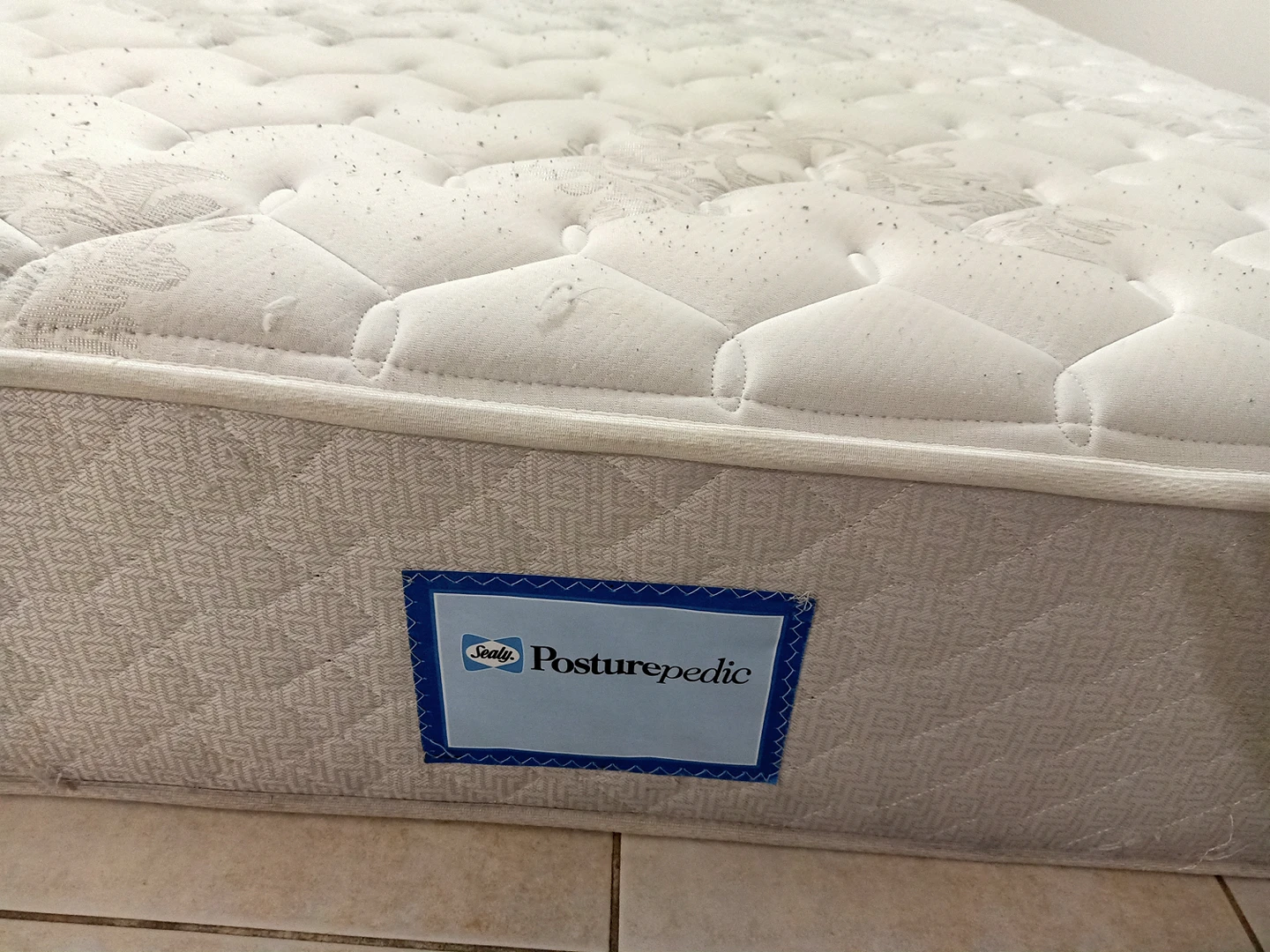 Queen matress 12"- moving sale - photo 2