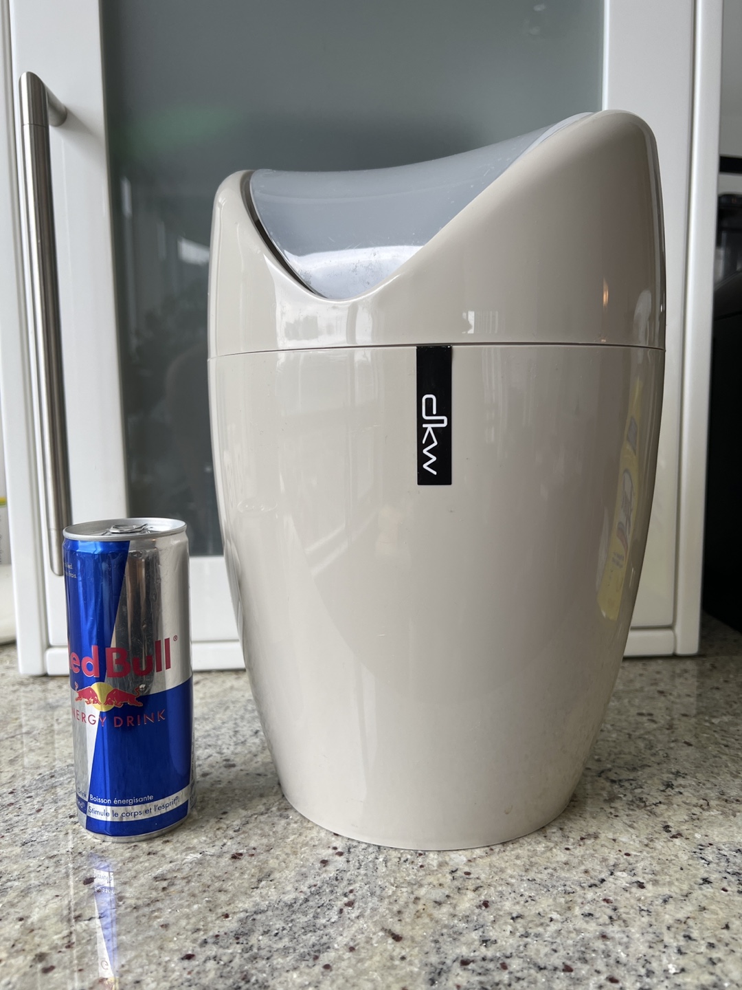 Plastic trash can thumbnail