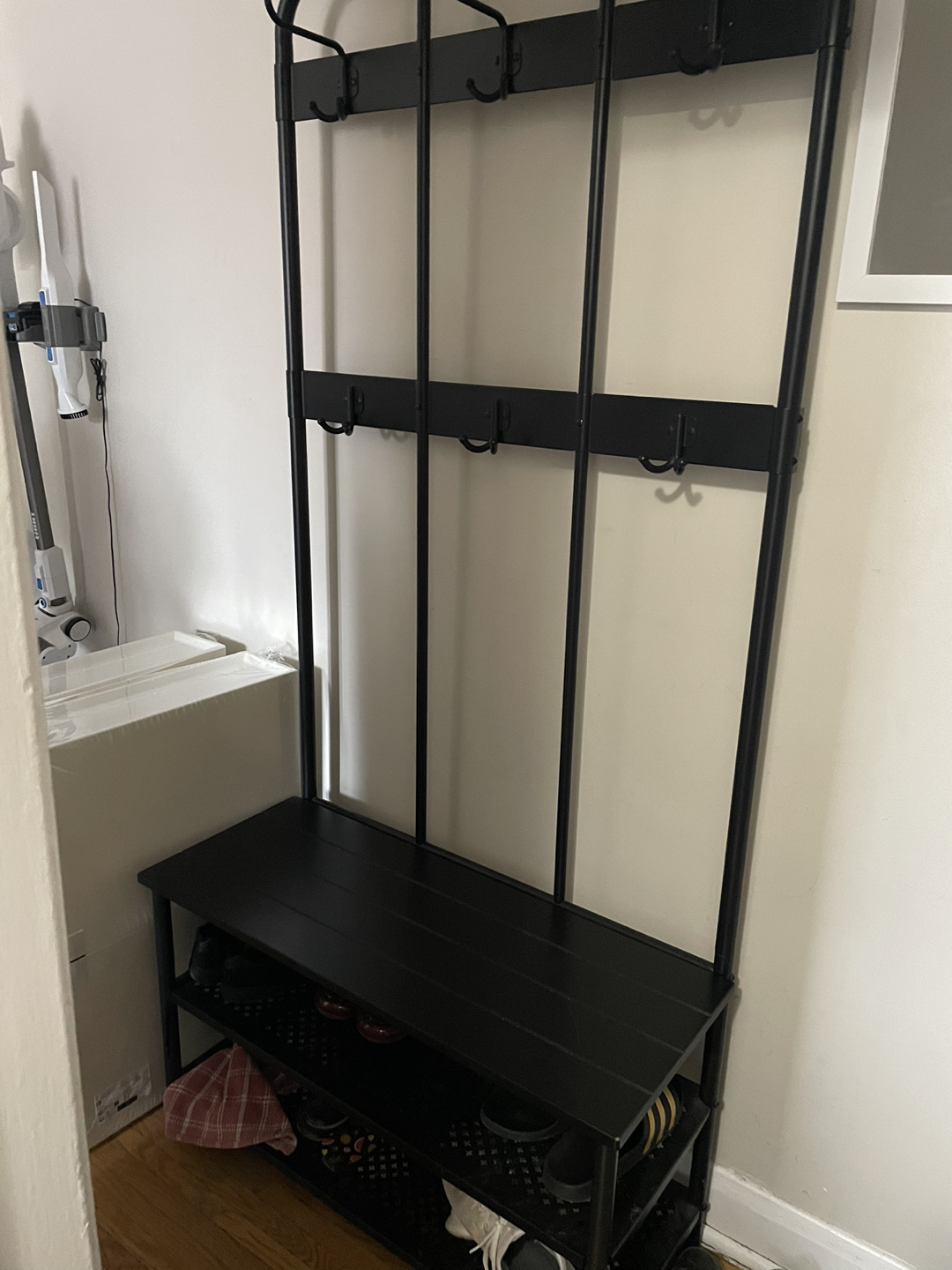Pinnig coat and shoe rack