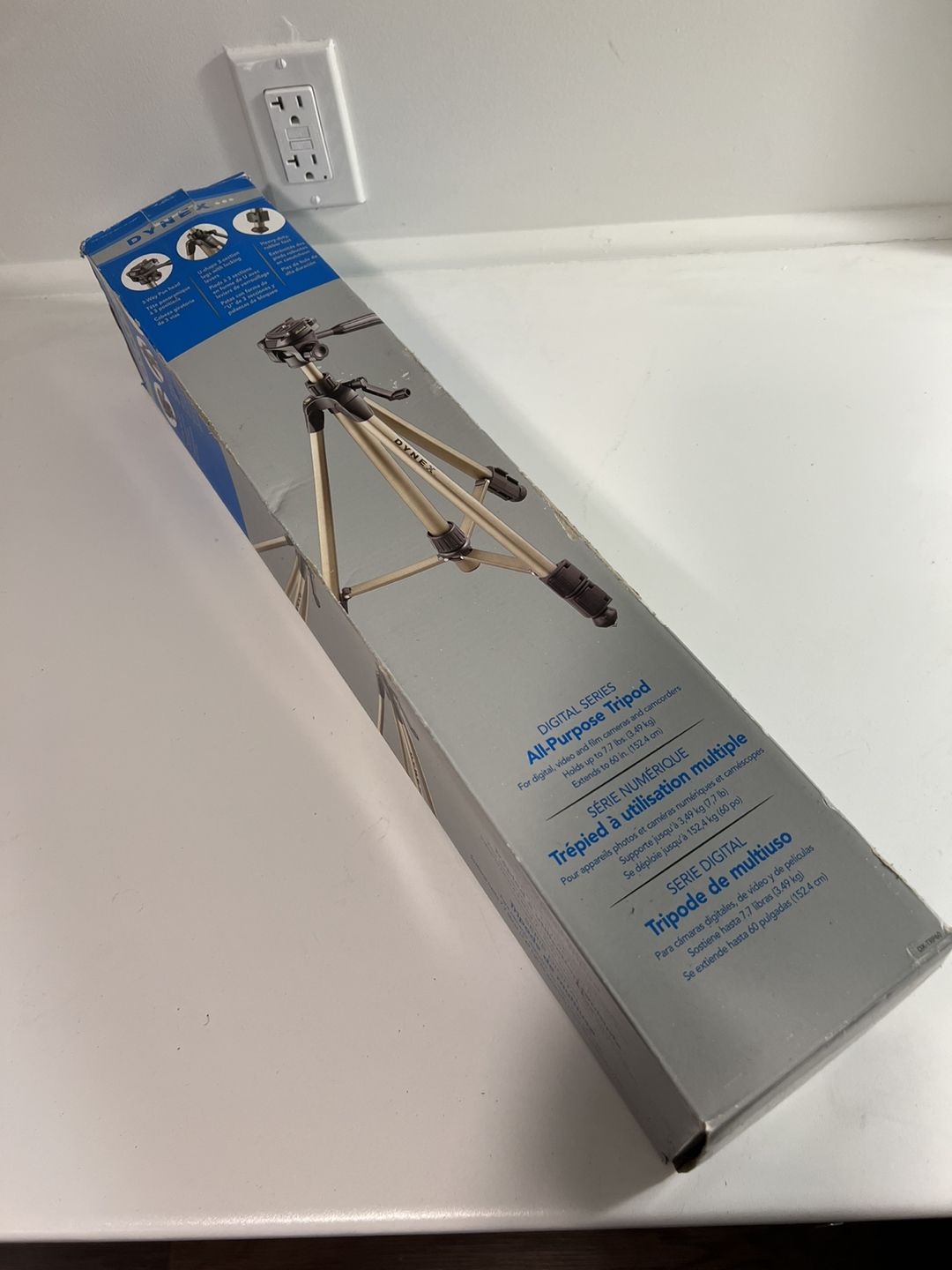 Dynex DSLR Camera Tripod - photo 4