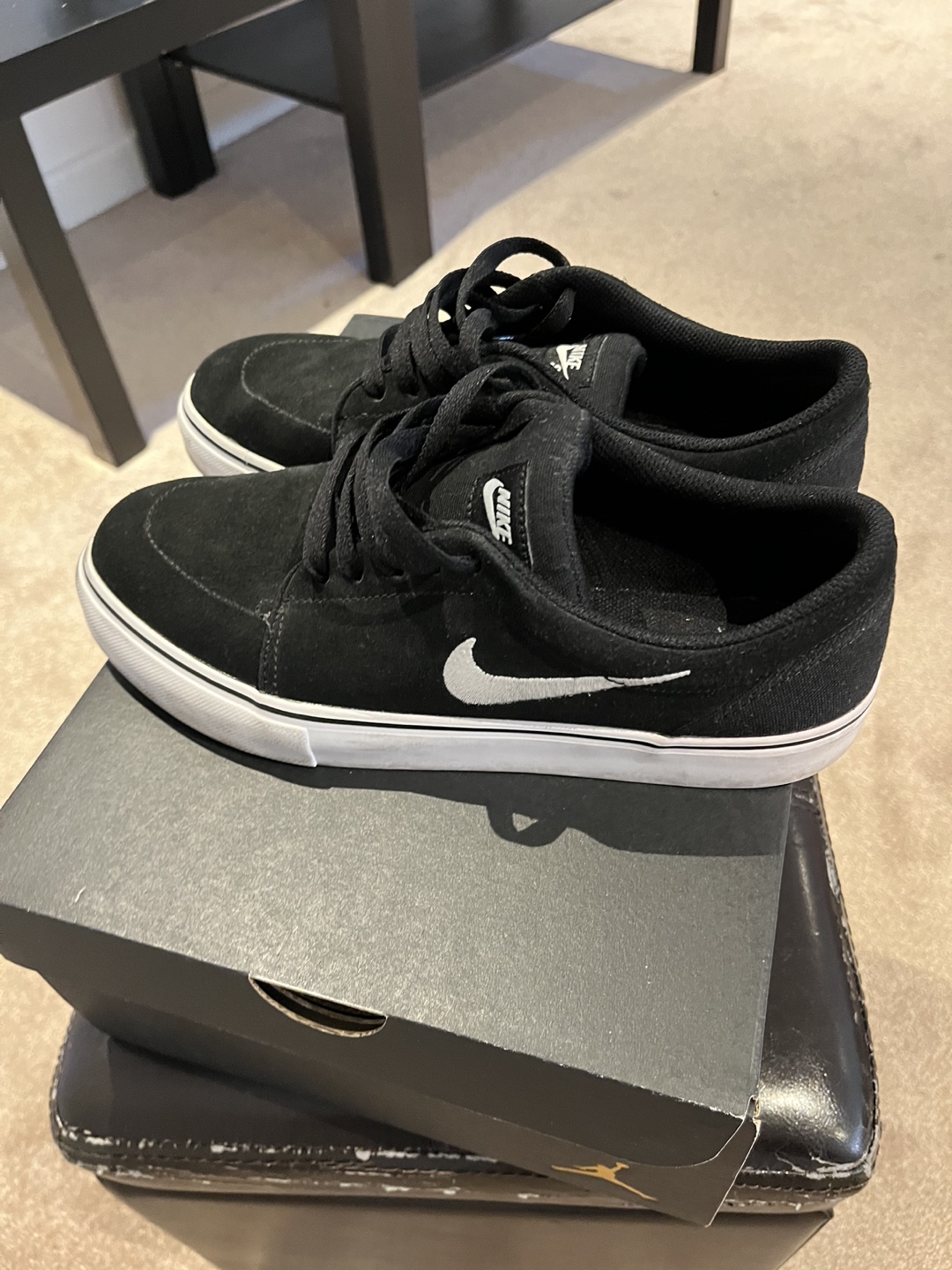 Nike shoes image indicator(2)