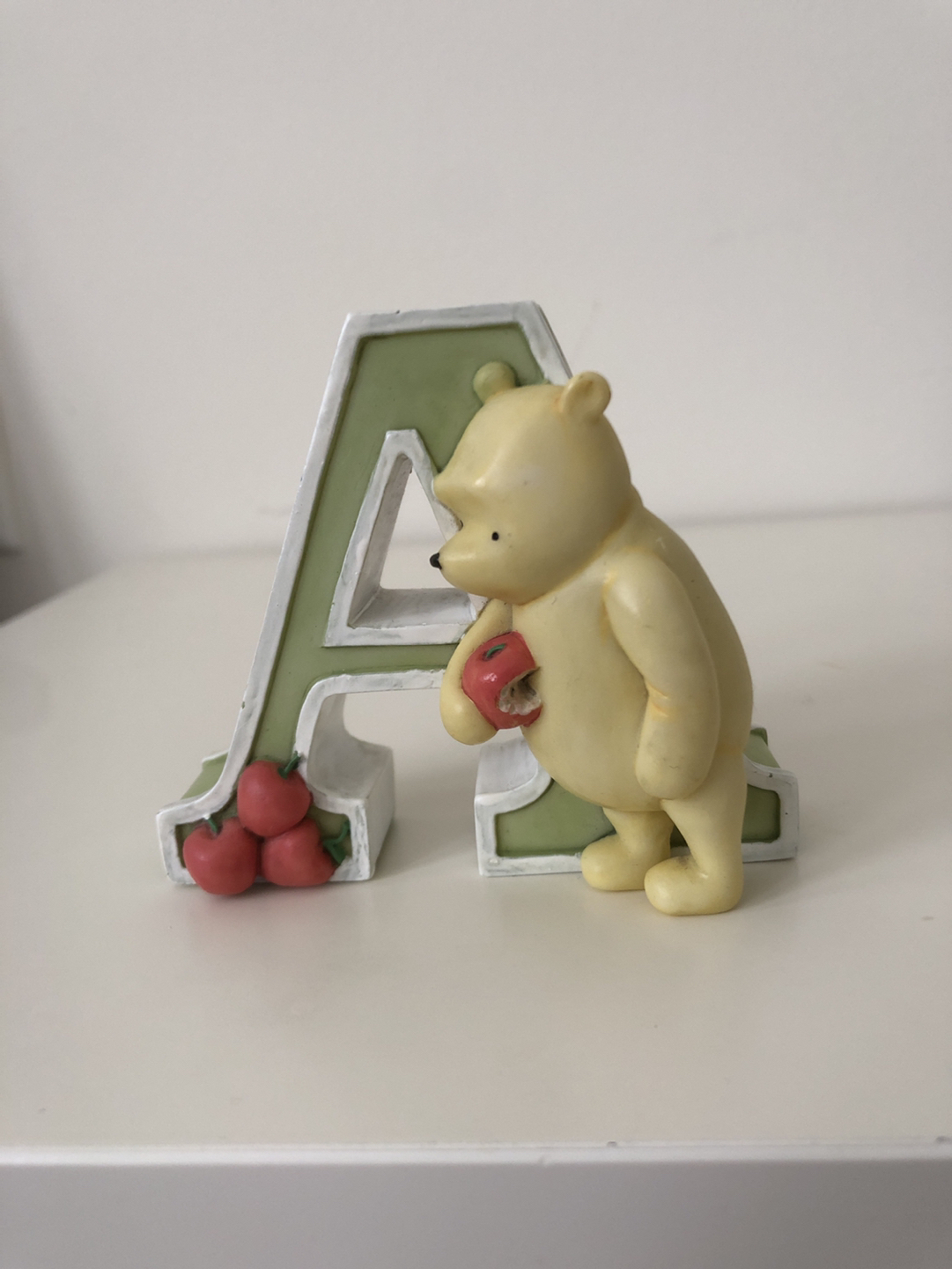 Walt Disney Winnie the Pooh “A for Apples”